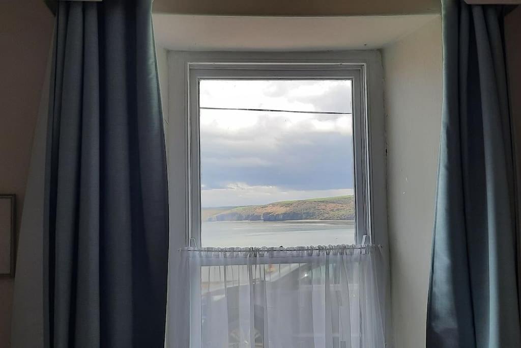 Arvonia Sleeps 7, Sea Views, Dog Friendly Villa New Quay  Buitenkant foto